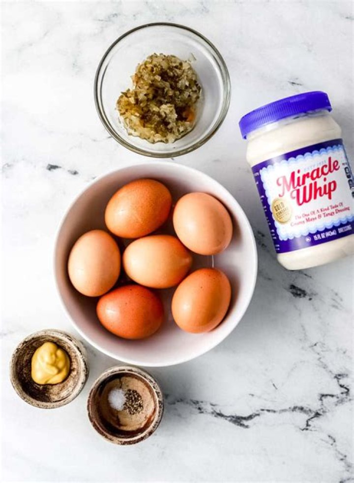 Does Miracle Whip have raw eggs?