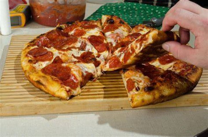 Does Pizza Hut still have calzones?