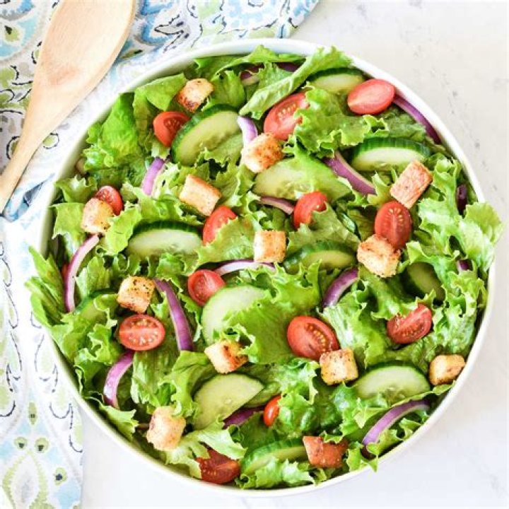 Does salad clean you out?