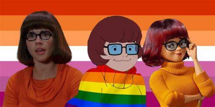 Does shaggy Kiss Velma?