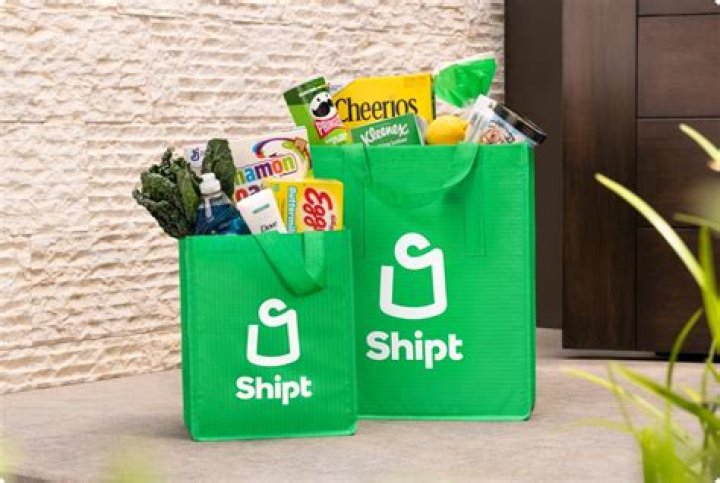 Does Shipt provide bags?