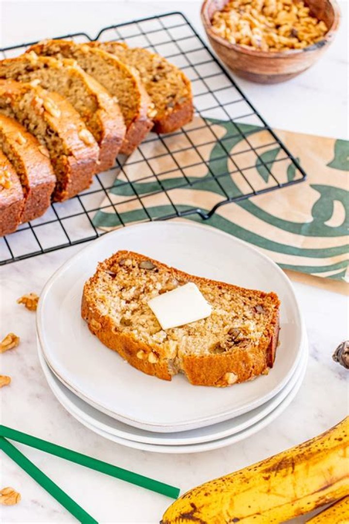 Does Starbucks banana bread have milk?
