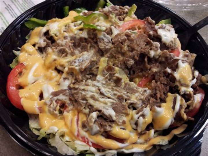 Does subway have chopped salads?