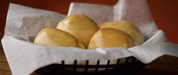 Does Texas Roadhouse still give bread?