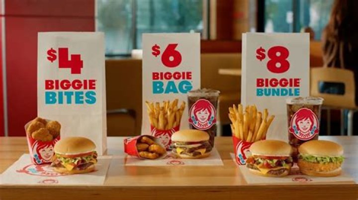 Does Wendy’s 2 for 5 come with fries?