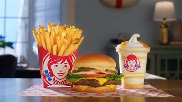 Does Wendy’s hold your first paycheck?