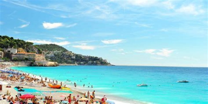 Green, yellow, red, purple: New safety flag system for French beaches