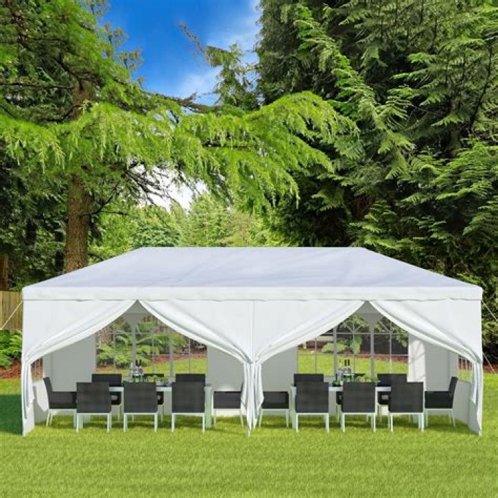 How big is a 20×20 tent?