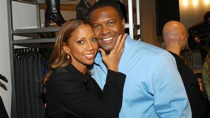 How did Holly Robinson meet Rodney Peete?