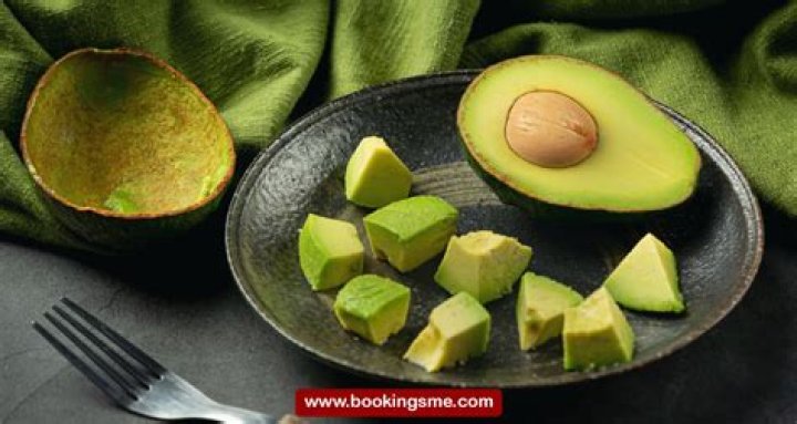 How do restaurants keep avocados from turning brown?