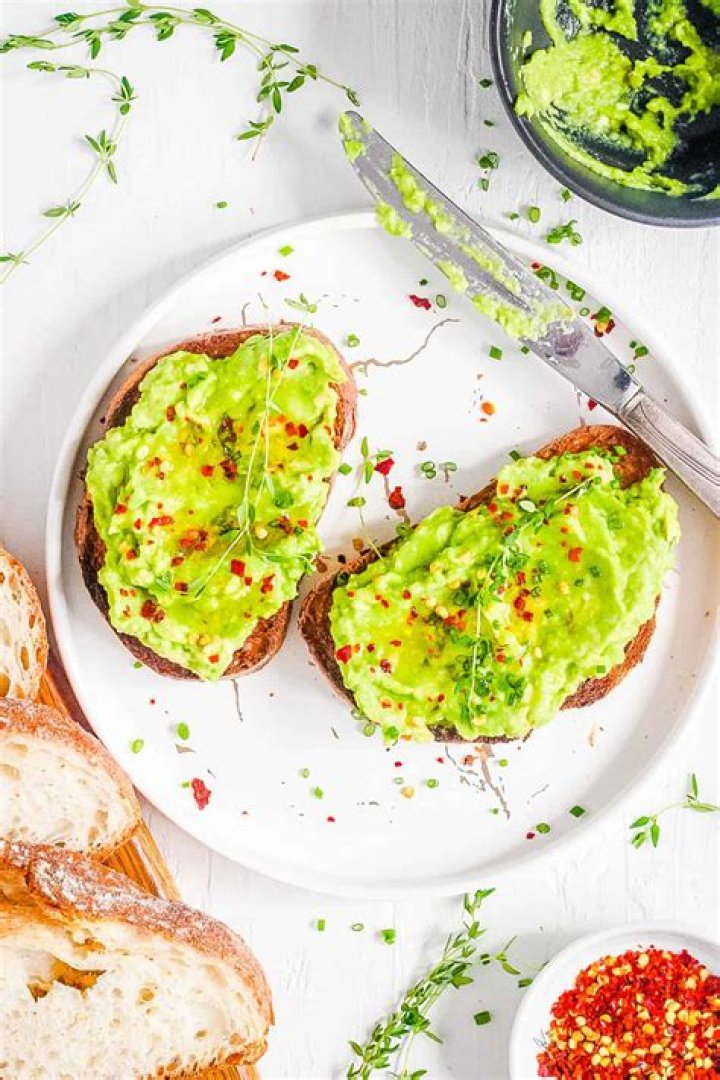 How do you eat avocado and honey?