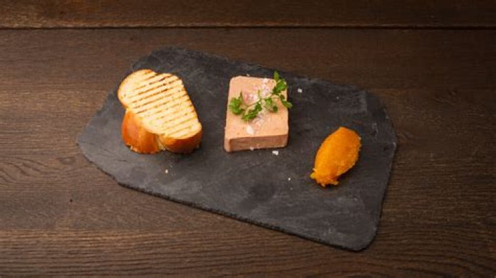How do you eat canned foie gras?