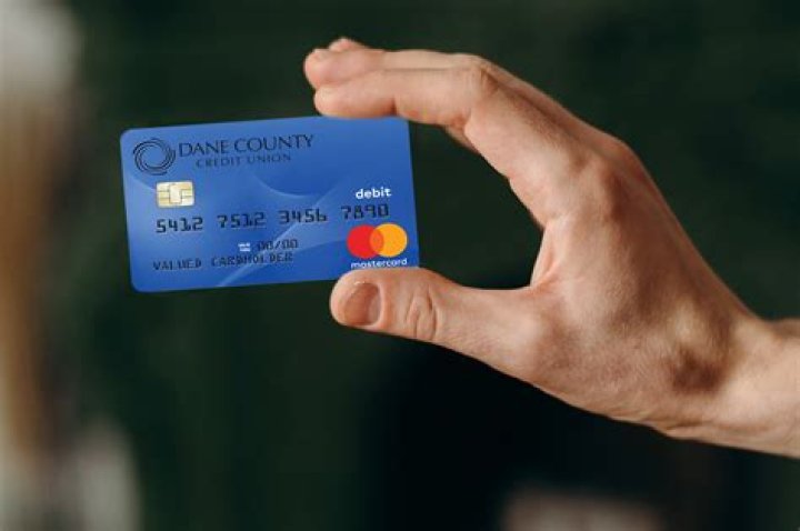 How do you get a 7REWARDS card?