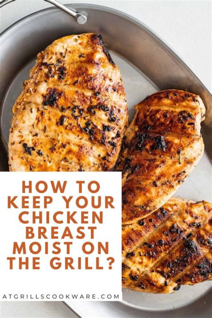 How do you keep grilled chicken moist and warm after cooking?