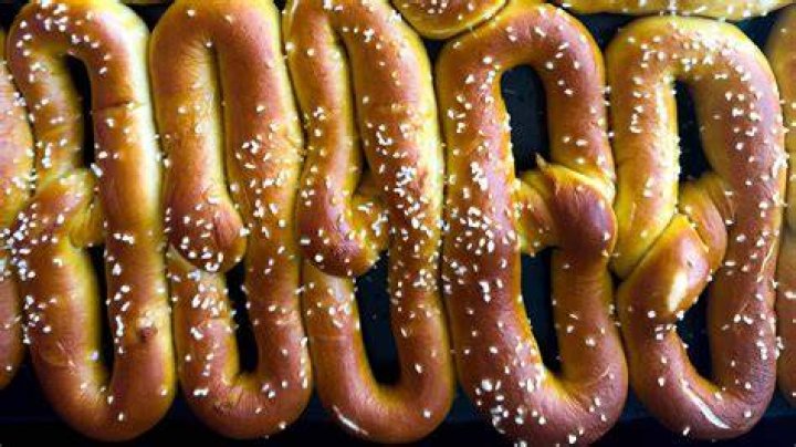 How do you keep Philly pretzels fresh?