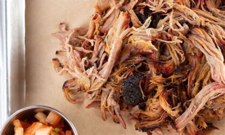 How do you keep pulled pork warm without drying it out?