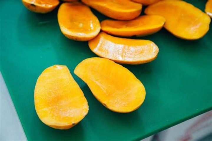 How do you know if a mango is bad?