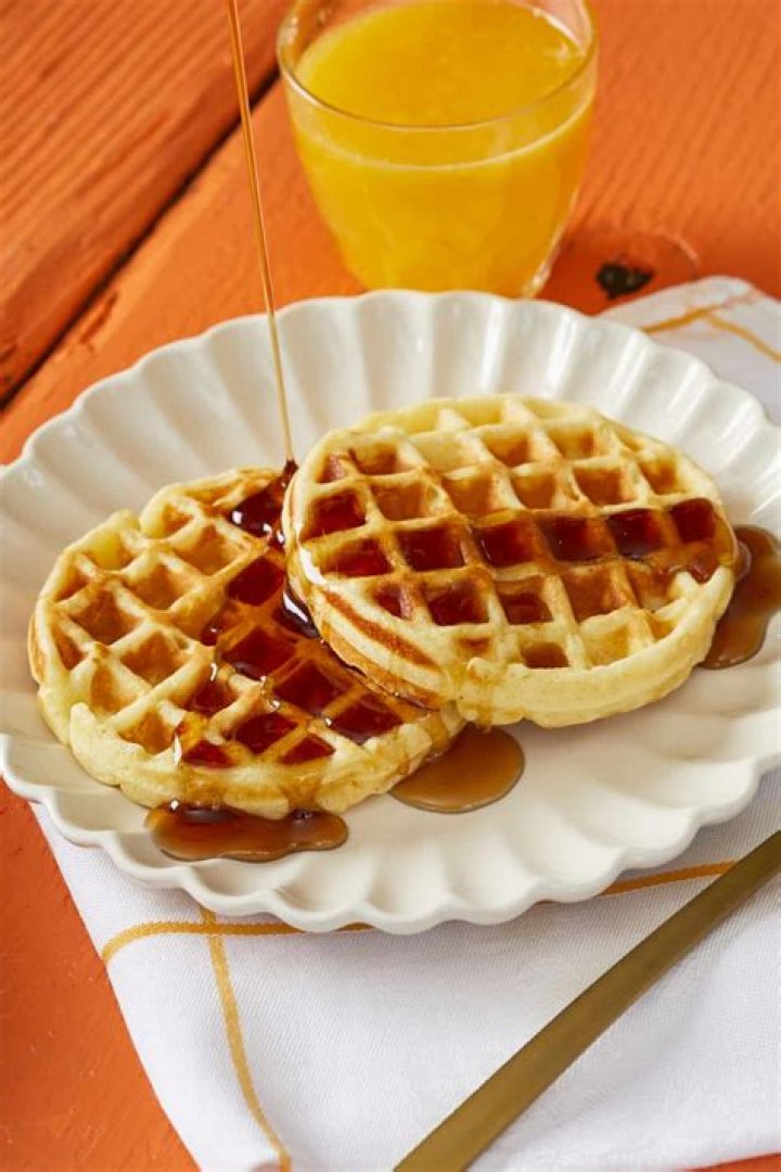 How do you make Eggo Buttermilk Waffles?