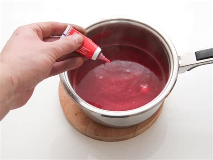How do you make fake blood dry?