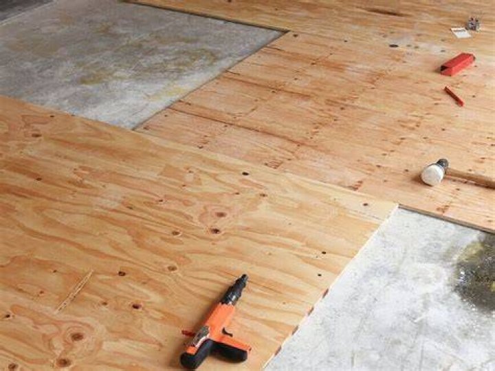 How do you nail plywood on a roof?