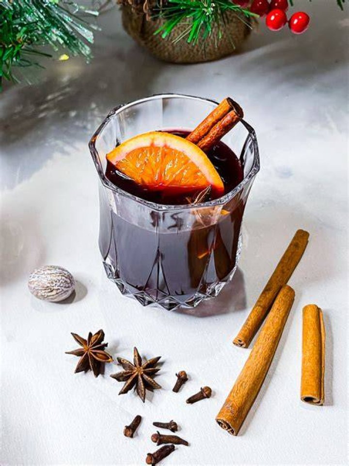 How do you serve Christkindl mulled wine?