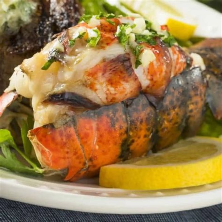 How do you serve cold lobster?