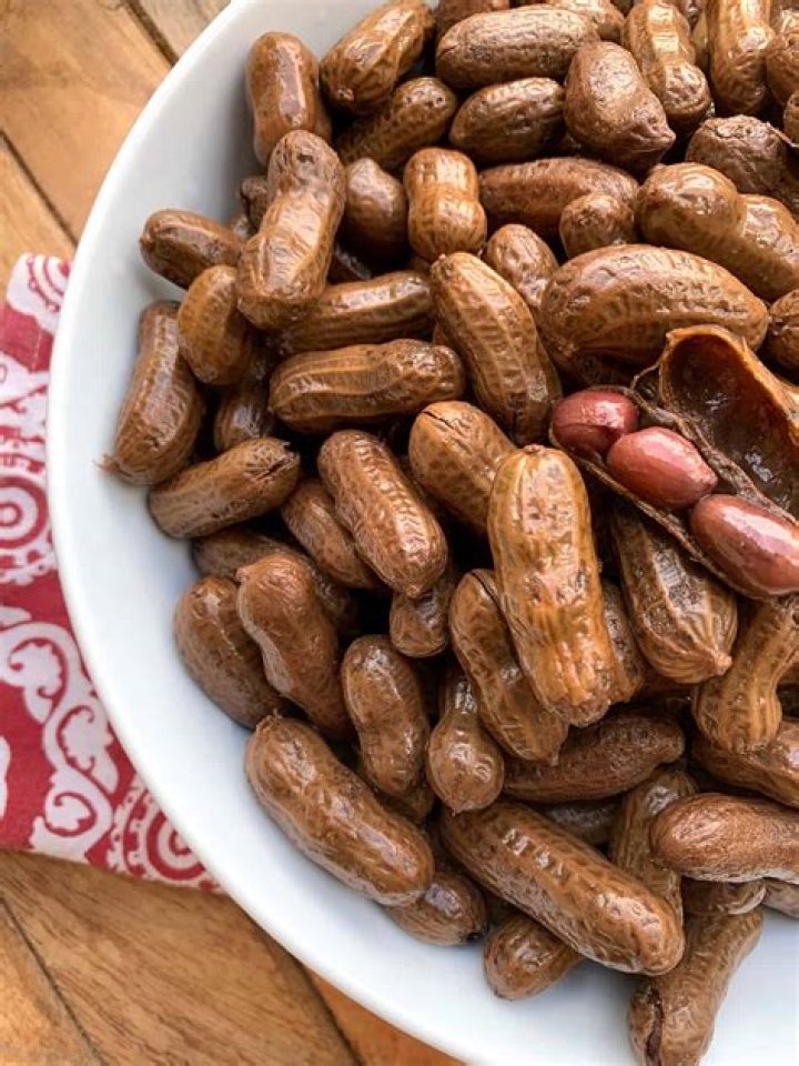 How do you shell raw peanuts?
