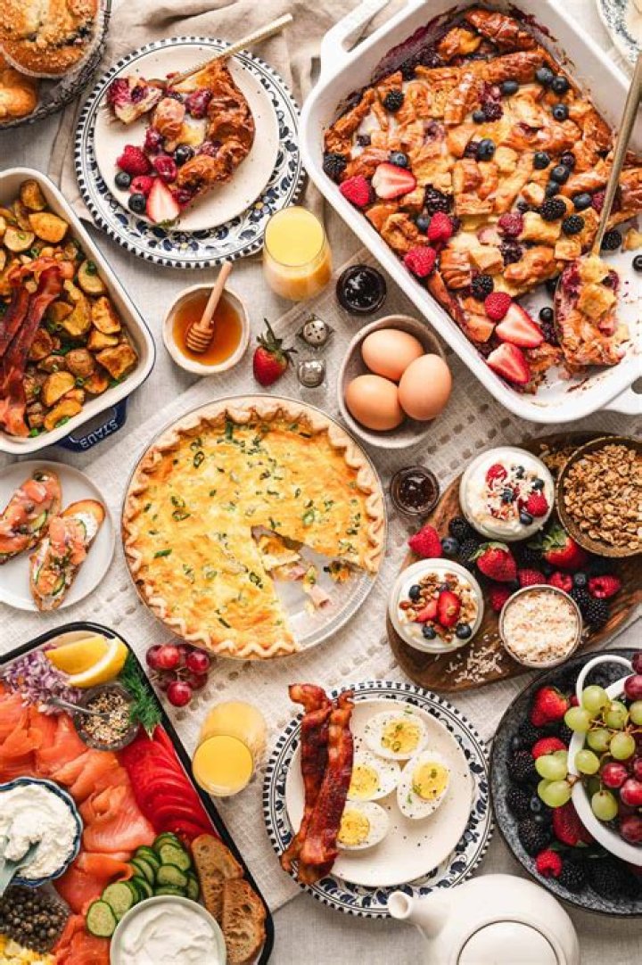 How do you throw a cheap brunch?