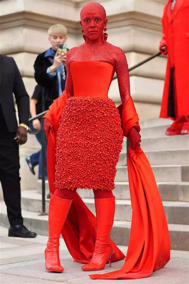 How does Doja cat have a flat stomach?