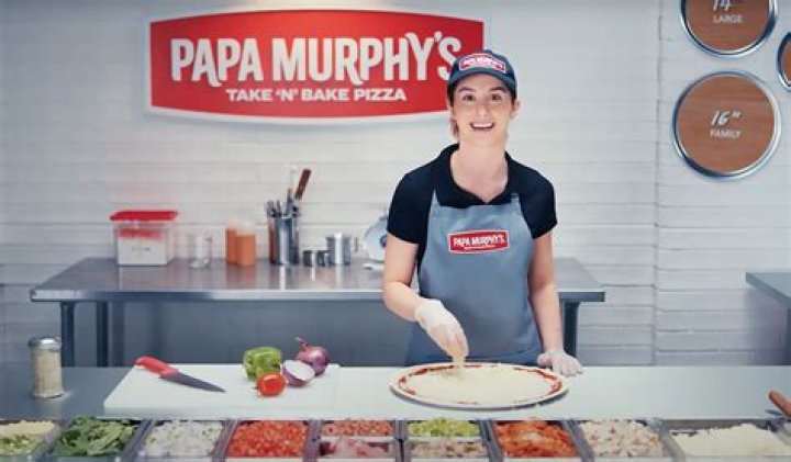 How does Papa Murphy’s make their crustless pizza?