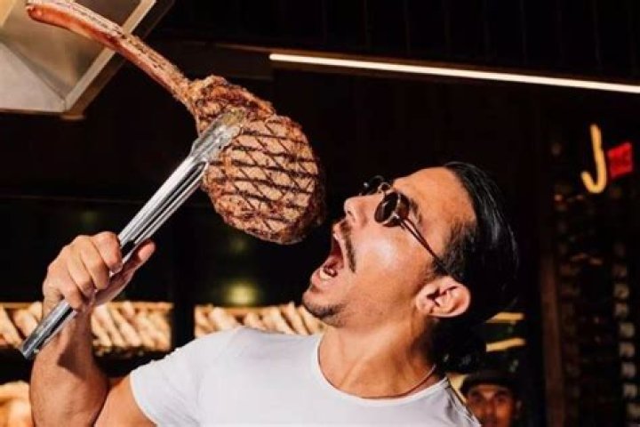How expensive is Nusret Dubai?