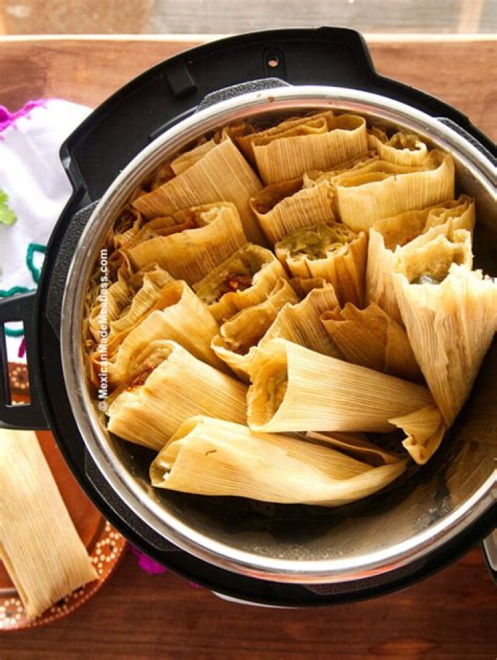 How long do you cook tamales without a steamer?