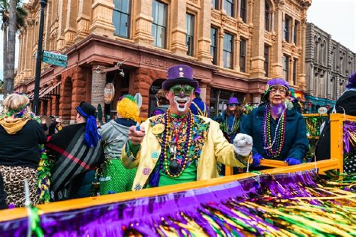 How long does Mardi Gras last in Mobile?