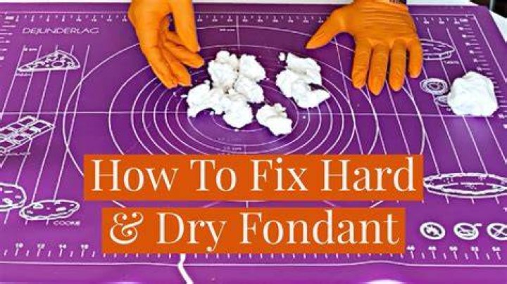 How long should fondant decorations dry?