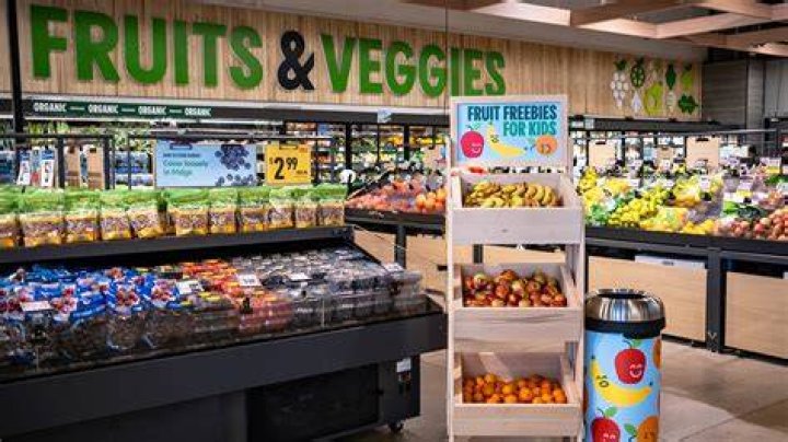 How many Amazon Fresh stores are there in Chicago?