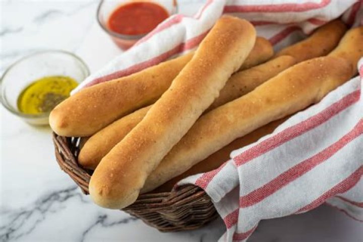 How many breadsticks does Olive Garden give you to go?