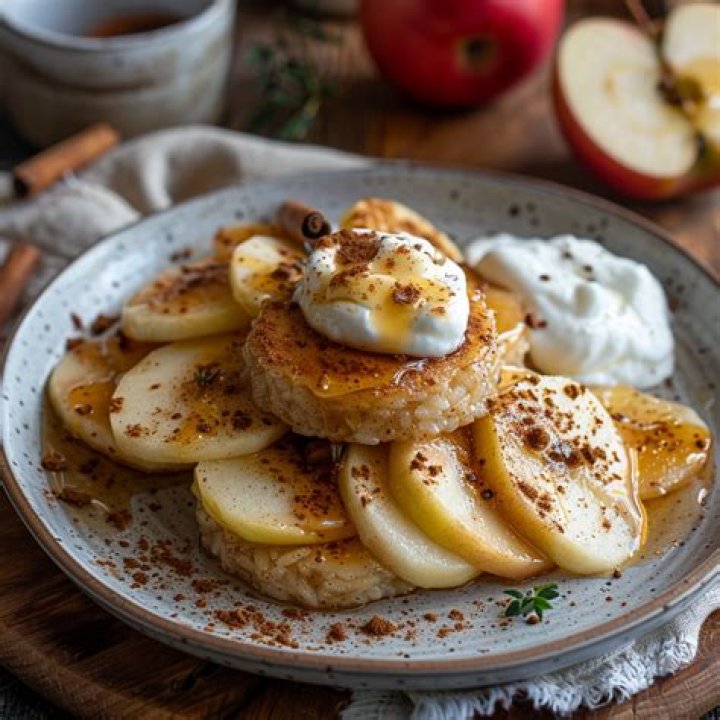 How many calories are in 2 apple cinnamon rice cakes?
