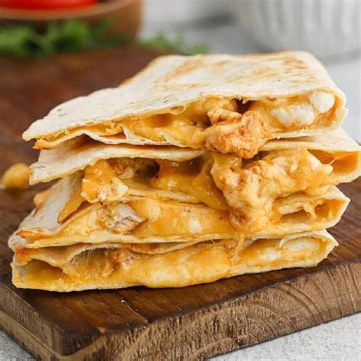 How many calories are in 2 chicken quesadillas?