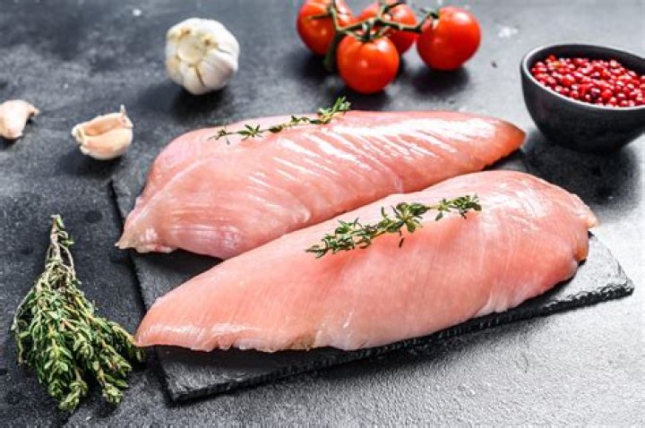 How many calories are in 4 oz of turkey breast?
