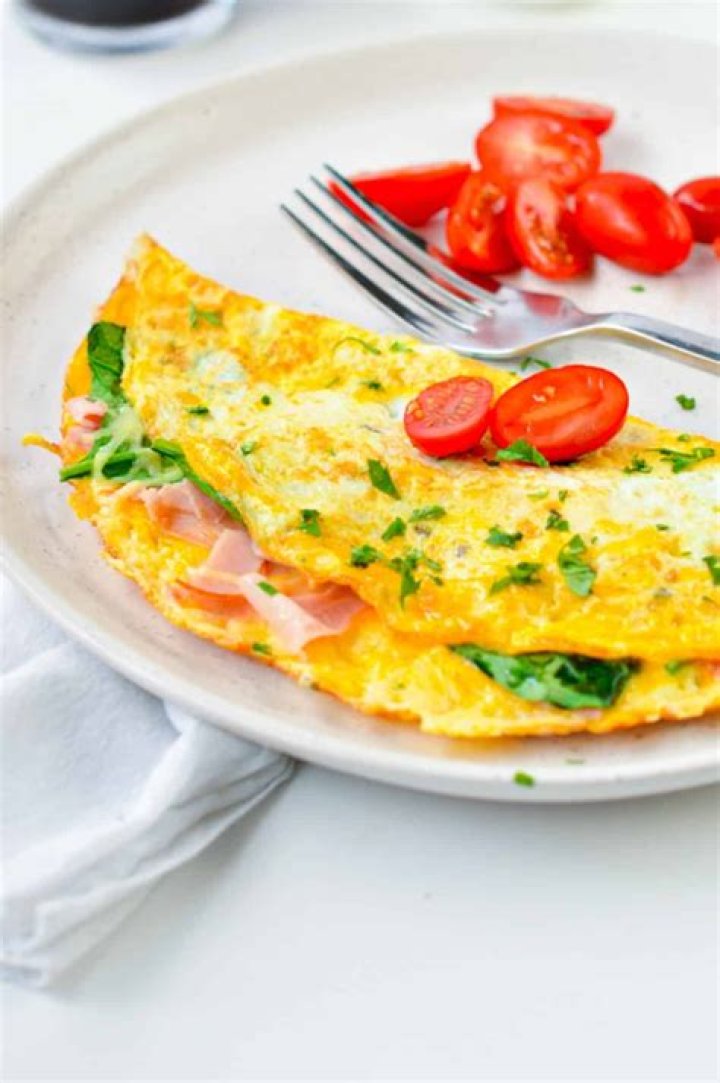 How many calories are in a 3 egg omelette with Cheese?