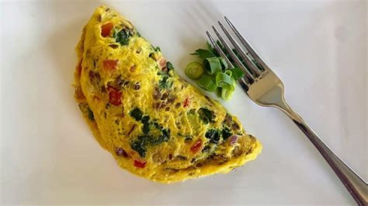 How many calories are in a 4 egg veggie omelette with cheese?