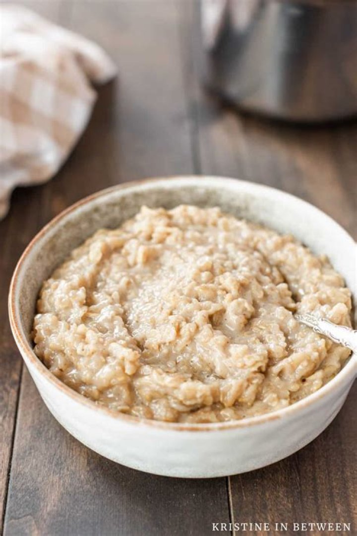 How many calories are in a bowl of Oatmeal with Milk and sugar?