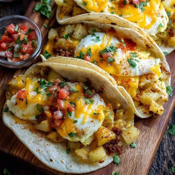 How many calories are in a breakfast potato egg and cheese taco?
