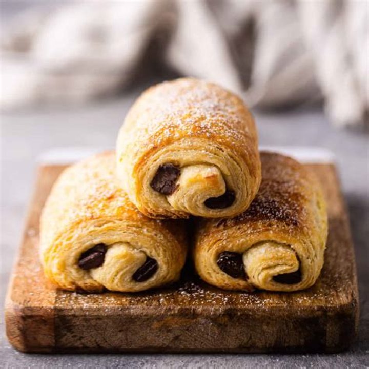 How many calories are in a chocolate au pain?