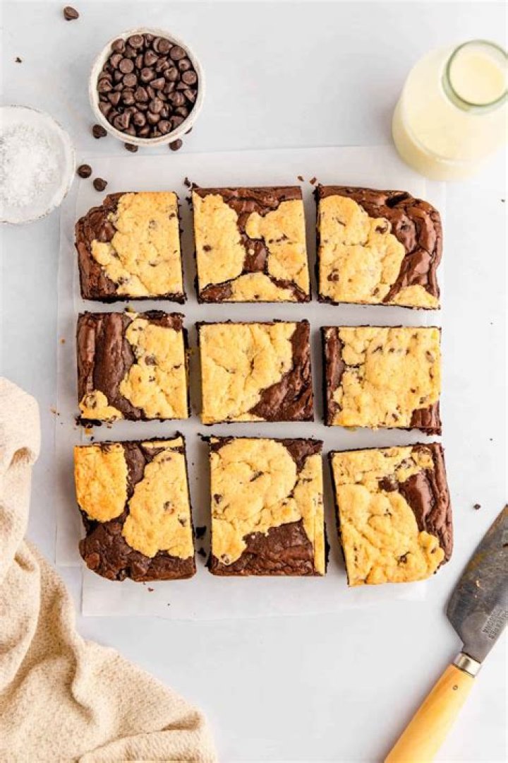How many calories are in a Domino’s marbled cookie brownie?
