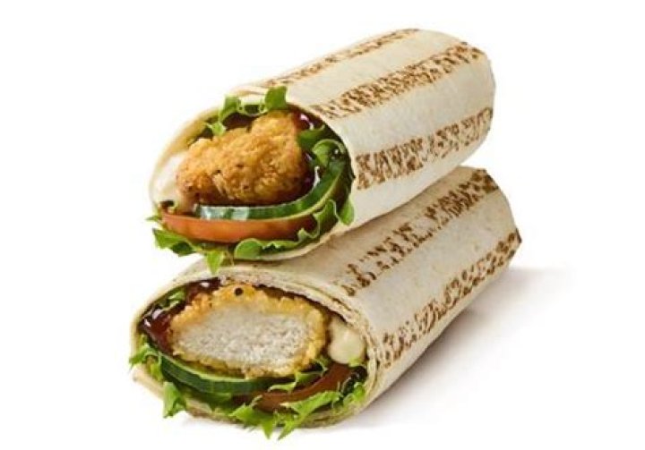How many calories are in a Greggs chicken wrap?