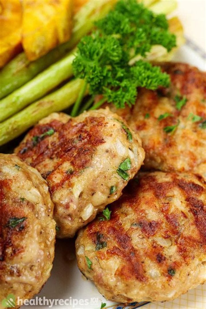 How many calories are in a homemade ground chicken patty?