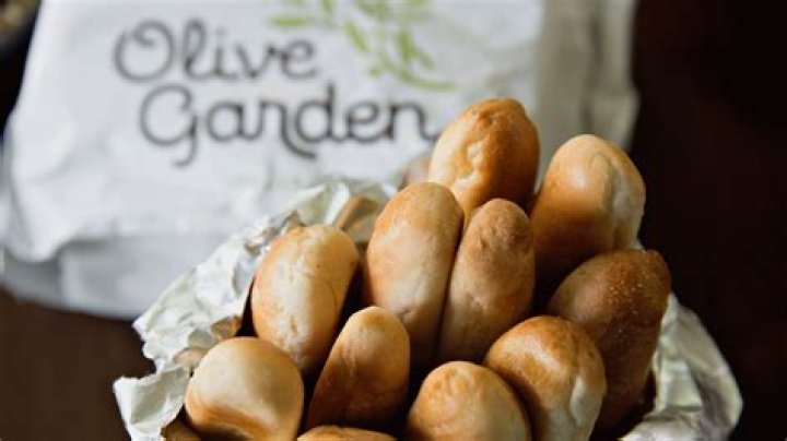 How many calories are in a Olive Garden breadstick?