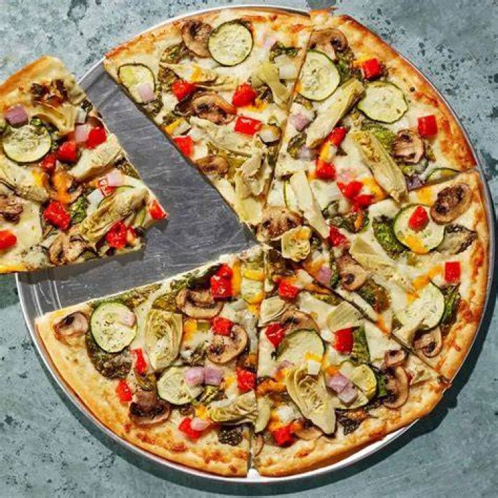 How many calories are in a Papa Murphy’s Veggie deLITE pizza?