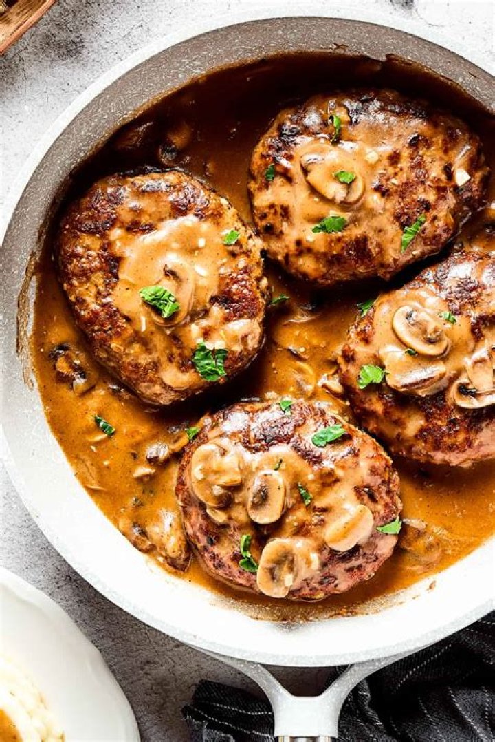 How many calories are in a Salisbury steak with gravy?